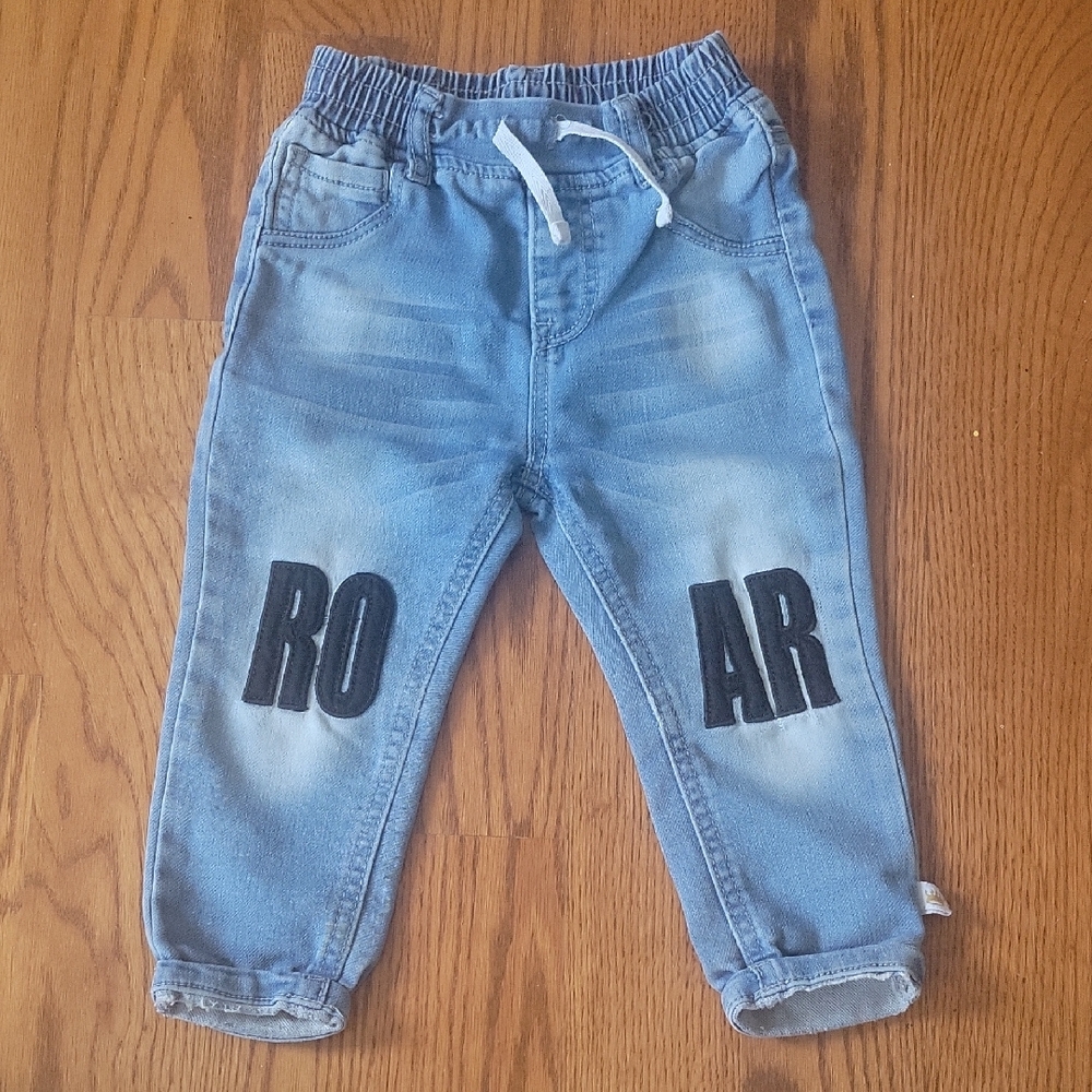 Zara Blue Relaxed Fit Jeans with ROAR Design
